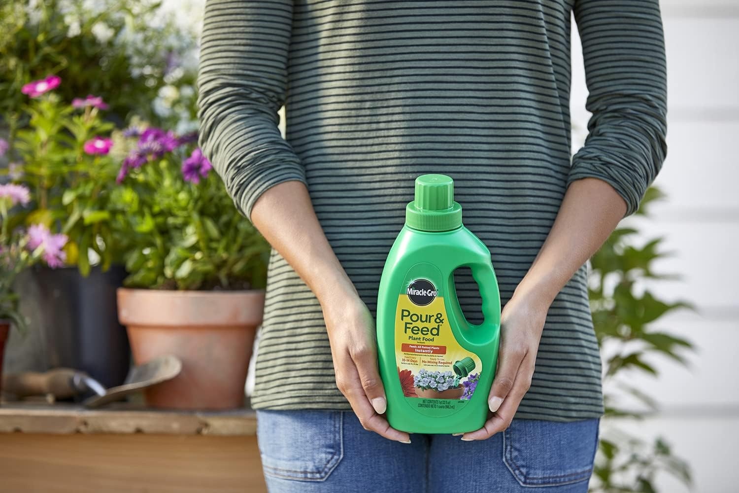 image:imageMiracleGro Pour amp Feed Plant Food 32 fl oz32 oz Pack of 6