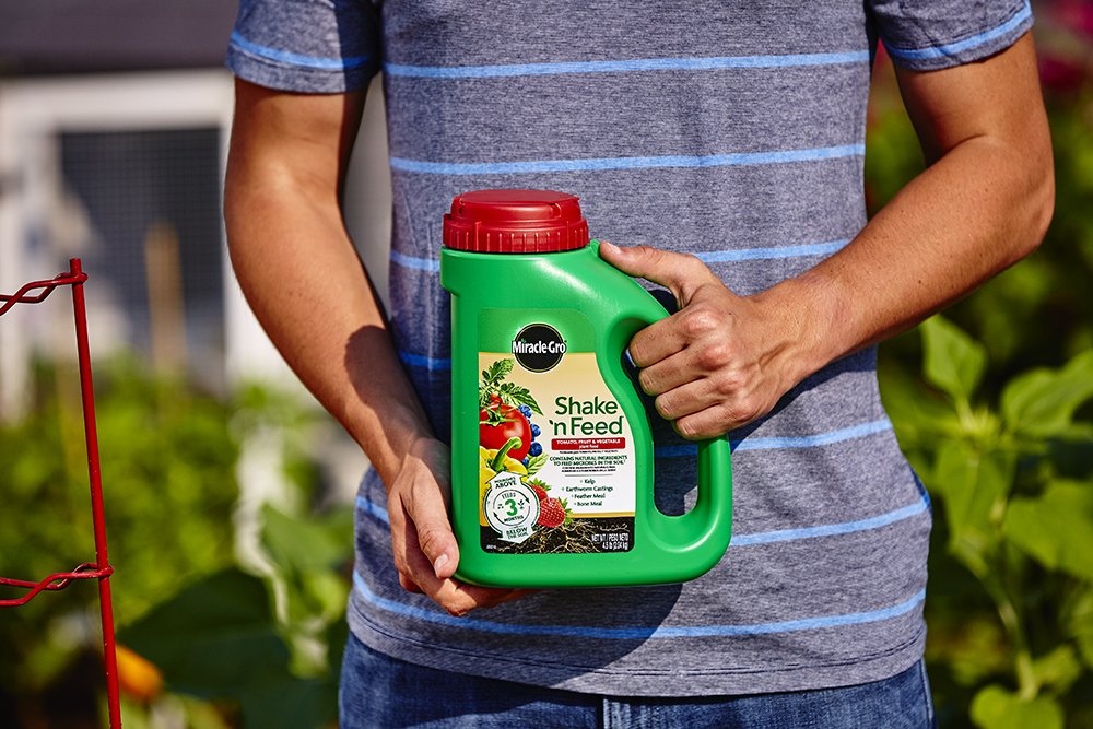 image:imageMiracleGro Shake N Feed All Purpose Plant Food 1 lb45 lb Pack of 6