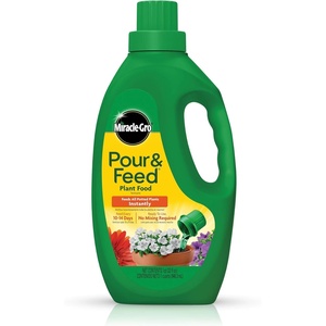 Miracle-Gro Pour & Feed Plant Food, 32 fl. oz.(32 oz (Single))
